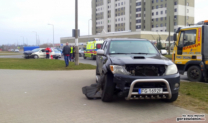 Zderzenie Forda I Toyoty Na Okulickiego Zdj Cia