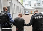 Miał sądowy zakaz prowadzenia pojazdów. Po pijaku uciekał przed policją