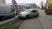 Pijany policjant rozbił nieoznakowane BMW o lampę