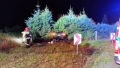 Pijany kierowca volvo wjechał w płot i drzewa. Był wyciągany przez bagażnik [zdjęcia]