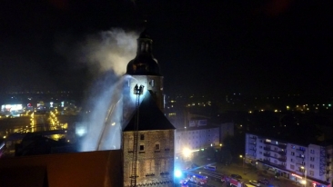 Film z nocnej akcji straży pożarnej