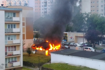 Pożar altany śmietnikowej na Słonecznej