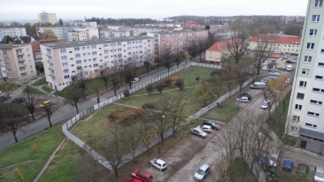 Na ścieżce mieszkańców stanie blok