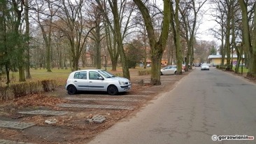 Będzie chodnik i parking przy szpitalu na Walczaka