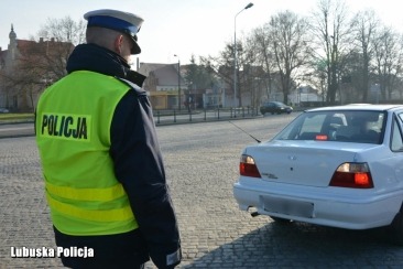 Zadbaj o światła w swoim aucie