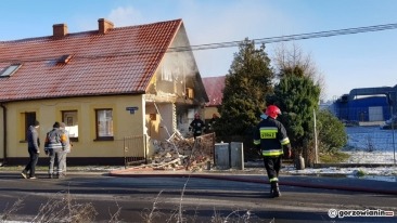 Wybuchł piec w domu. Nie ma jednej ze ścian [film i zdjęcia]