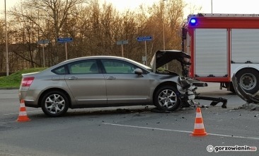 Wbił się w skodę na rondzie Wyszyńskiego 