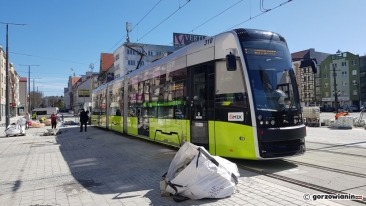 Twist przejechał deptakiem na Sikorskiego [zdjęcia]