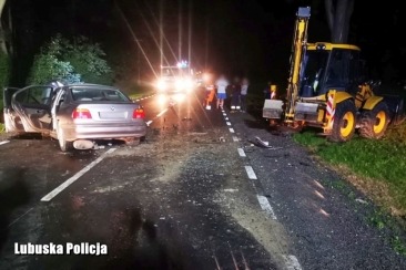 Pijany kierowca BMW uderzył w koparkę [zdjęcia]