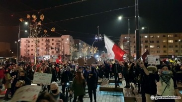 Tłum protestujących opanował centrum Gorzowa. To był ostry spacer [film i zdjęcia]