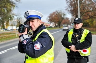 Kierowca chciał wręczyć 200 zł łapówki policjantom