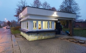 Punkt „drive thru” także na Dekerta