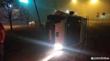 Bus na boku. Za kierownicą kompletnie pijana kobieta