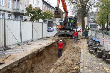 Trwa budowa podziemnych śmietników na Kwadracie