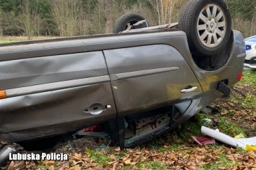 Po dachowaniu uciekł w las. 59-latek miał 3 promile alkoholu we krwi