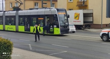 Zderzenie tramwaju i dwóch aut osobowych [zdjęcia]