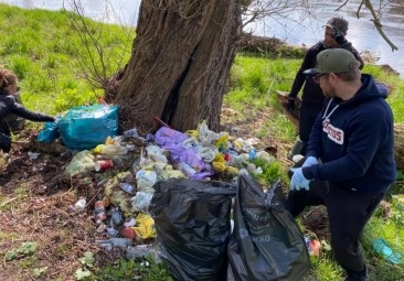 Gorzowianie zrobili wiosenne porządki nad Wartą. Zebrali blisko 5 ton śmieci