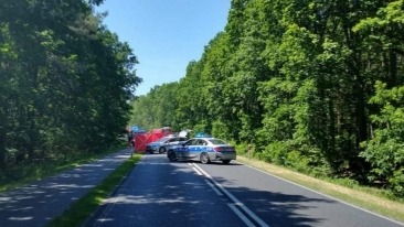 Czołowe zderzenie motocykla ze skodą. Motocyklista zginął na miejscu