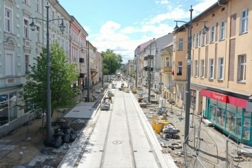 Budowa torowiska tramwajowego i prace archeologiczne. Tak wygląda inwestycja przy Chrobrego i Mieszka I [zdjęcia]