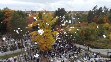 Gorzowianie pożegnali tragicznie zmarłego 4-letniego Piotrusia. W niebo poleciały balony [film i zdjęcia]