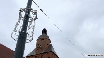 Trwa montaż świątecznych iluminacji w centrum Gorzowa [zdjęcia]