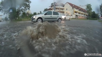 Zalane ulice w Gorzowie. Mieszkańcy skarżą się na zapchane studzienki [zdjęcia]