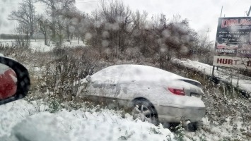 W Gorzowie i okolicach drogi są nieodśnieżone. O kolizję nietrudno! [zdjęcia]