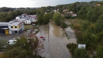 Warszawska po nawałnicy zamieniła się w jezioro. Radna chce budowy zbiornika retencyjnego [film]