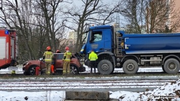 Zderzenie trzech osobówek i ciężarówki. Tworzą się ogromne korki [zdjęcia]