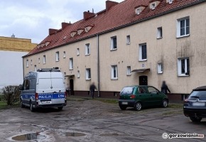 Pijany kierowca daewoo uderzył w zaparkowane auto