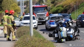 Wymusił pierwszeństwo i uderzył w policyjny motocykl [zdjęcia]