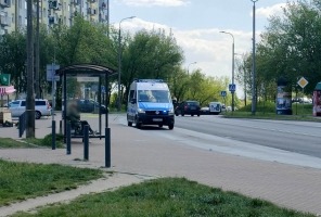 Gwałtowne hamowanie autobusu MZK. Pasażerka została ranna