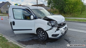 Kierujący fiatem nie wyhamował, zderzył się z BMW