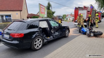 Zderzenie motocyklisty z audi. Auto wcześniej brało udział w innym wypadku