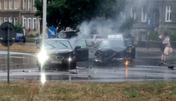 Wymuszenie pierwszeństwa i zderzenie toyoty z BMW