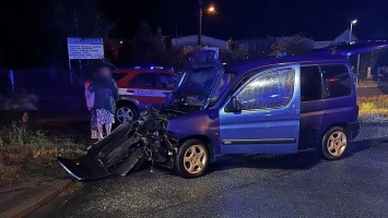 Doprowadził do czołówki z hyundaiem. Kierowca citroena porzucił auto i uciekł pieszo