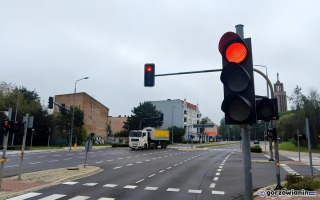 Mieszkańcy skarżą się na światła działające w kratkę. „Stara szafa, to są usterki”