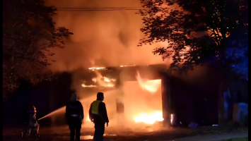 Nocny pożar w Gorzowie. Strażacy walczyli z ogniem blisko 3 godziny