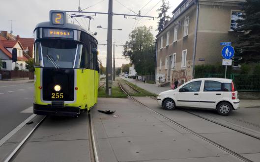 Zderzenie fiata z tramwajem w Gorzowie. Kolejne w tym samym miejscu