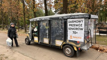 Specjalny transport dla seniorów na terenie cmentarza w Gorzowie