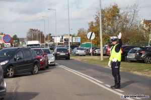 Jak dojechać na cmentarz i gdzie zaparkować na Wszystkich Świętych?