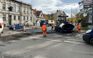 Będą układać nową nawierzchnię na Kosynierów Gdyńskich. Autobusy pojadą inaczej