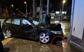 Pijana kierująca saabem zderzyła się z taksówką