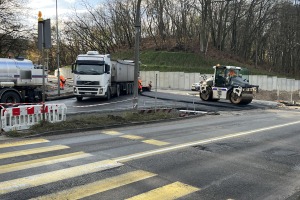 Rondo przy Słowiance. Kierowcy czekają na otwarcie wjazdu w ulicę Fredry