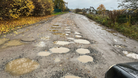 Mieszkańcy odetchną z ulgą. Ta zniszczona droga zostanie w końcu wyremontowana