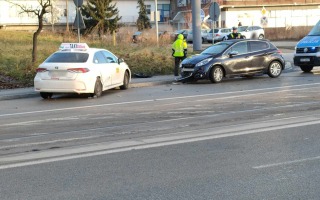 Zderzenie peugeota i toyoty na Warszawskiej