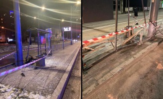 Kierujący BMW wjechał w przystanek tramwajowy i uciekł