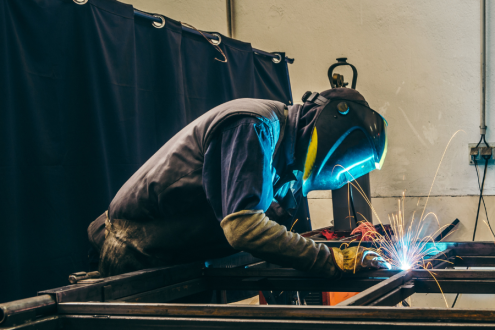 Nowoczesne technologie w przemyśle – zastosowanie spawarek laserowych