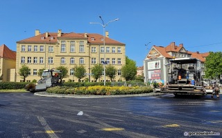 Zamknięte rondo Kosynierów Gdyńskich, trwa wylewanie asfaltu. Jak jeździć?