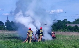 Pożar ciągnika rolniczego na polu koło Gorzowa